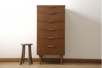 ヴィンテージ家具　イギリス　Austinsuite(オースティンスイート)　チーク材　ミッドセンチュリースタイルにもおすすめ! 縦型チェスト(引き出し、サイドチェスト、ビンテージ)(R-058746)