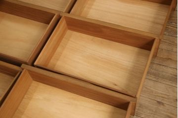 ヴィンテージ家具　イギリス　Austinsuite(オースティンスイート)　チーク材　ミッドセンチュリースタイルにもおすすめ! 縦型チェスト(引き出し、サイドチェスト、ビンテージ)(R-058746)