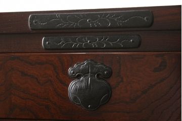 中古　美品　伝統工芸　岩谷堂箪笥　レアモデル!!　威厳漂う佇まいが品の良さを高める衣装タンス(定価約60万円)(整理箪笥、チェスト、引き出し)(R-058763)