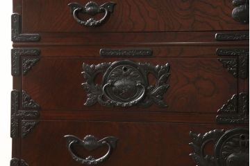 中古　美品　伝統工芸　岩谷堂箪笥　レアモデル!!　威厳漂う佇まいが品の良さを高める衣装タンス(定価約60万円)(整理箪笥、チェスト、引き出し)(R-058763)