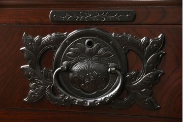 中古　美品　伝統工芸　岩谷堂箪笥　レアモデル!!　威厳漂う佇まいが品の良さを高める衣装タンス(定価約60万円)(整理箪笥、チェスト、引き出し)(R-058763)