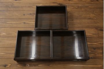 中古　美品　民芸家具　唐木・縞黒檀材　蒔絵と螺鈿の細工が高級感を放つ茶棚(違い棚、収納棚、飾り棚)(R-058764)