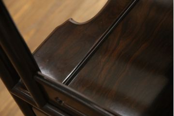 中古　美品　民芸家具　唐木・縞黒檀材　蒔絵と螺鈿の細工が高級感を放つ茶棚(違い棚、収納棚、飾り棚)(R-058764)