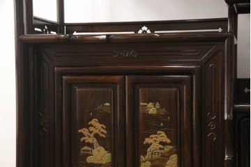 中古　美品　民芸家具　唐木・縞黒檀材　蒔絵と螺鈿の細工が高級感を放つ茶棚(違い棚、収納棚、飾り棚)(R-058764)