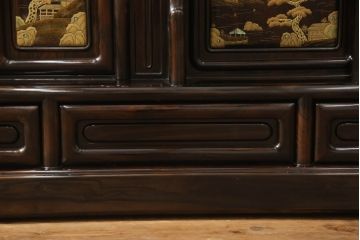 中古　美品　民芸家具　唐木・縞黒檀材　蒔絵と螺鈿の細工が高級感を放つ茶棚(違い棚、収納棚、飾り棚)(R-058764)