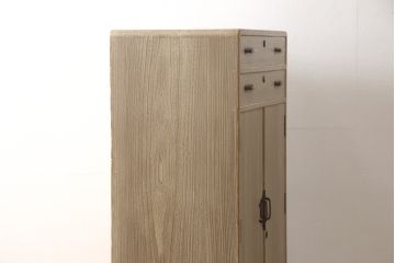 中古　東京の伝統工芸　桐の名門相徳(あいとく)製　総会津桐　引き出し4杯・板盆6枚付き　珍しい形が目を引く、スマートな桐箪笥(並厚、桐たんす、着物タンス、和タンス、引き出し、帯箪笥)(R-058766)