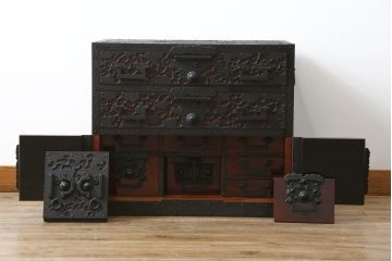 和製ビンテージ　工芸品　総欅(ケヤキ)材　びっしりと施された金具が重厚感を高める佐渡船箪笥(定価約340万円)(舟箪笥、帳箱、銭箱、引き出し、チェスト、小箪笥、小物収納、ヴィンテージ)(R-058767)