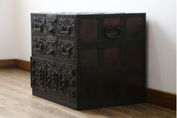 和製ビンテージ　工芸品　総欅(ケヤキ)材　びっしりと施された金具が重厚感を高める佐渡船箪笥(定価約340万円)(舟箪笥、帳箱、銭箱、引き出し、チェスト、小箪笥、小物収納、ヴィンテージ)(R-058767)