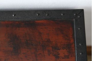 和製ビンテージ　工芸品　総欅(ケヤキ)材　びっしりと施された金具が重厚感を高める佐渡船箪笥(定価約340万円)(舟箪笥、帳箱、銭箱、引き出し、チェスト、小箪笥、小物収納、ヴィンテージ)(R-058767)