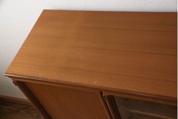 和製ヴィンテージ　チーク材　日田工芸　温かみのある木肌が魅力のナチュラルなキャビネット(収納棚、飾り棚、戸棚、ビンテージ)(R-058769)