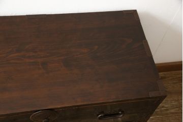 和製アンティーク　極美品!　黒漆塗り　中桐　鶴と亀の意匠が目を引く庄内箪笥ローボード(収納箪笥、時代箪笥、チェスト、引き出し)(R-058770)