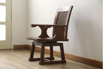 中古　未使用新古品　ニレ材　和モダンな雰囲気を醸し出す回転チェア(ダイニングチェア、板座チェア、アームチェア)(R-058775)
