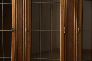 中古　DREXEL HERITAGE(ドレクセルヘリテイジ)　FRANCESCA(フランチェスカ)　品のあるデザインが高級感を高めるキャビネット(飾り棚、収納棚、戸棚)(R-058781)