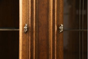 中古　DREXEL HERITAGE(ドレクセルヘリテイジ)　FRANCESCA(フランチェスカ)　品のあるデザインが高級感を高めるキャビネット(飾り棚、収納棚、戸棚)(R-058781)