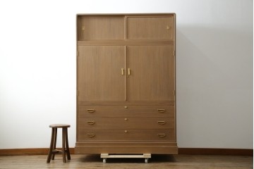 中古　美品　最高級　桐の松山(松山家具)　抜群の収納力!明るい木色と金色の金具が気品を漂わせる大阪泉州総桐箪笥　定価約200万円　(R-058783)