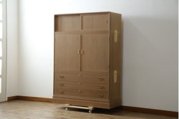 中古　美品　最高級　桐の松山(松山家具)　抜群の収納力!明るい木色と金色の金具が気品を漂わせる大阪泉州総桐箪笥　定価約200万円　(R-058783)