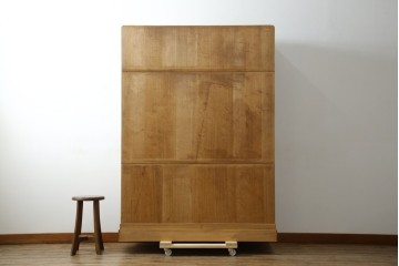 中古　美品　最高級　桐の松山(松山家具)　抜群の収納力!明るい木色と金色の金具が気品を漂わせる大阪泉州総桐箪笥　定価約200万円　(R-058783)