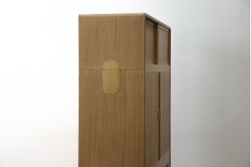 中古　美品　最高級　桐の松山(松山家具)　抜群の収納力!明るい木色と金色の金具が気品を漂わせる大阪泉州総桐箪笥　定価約200万円　(R-058783)