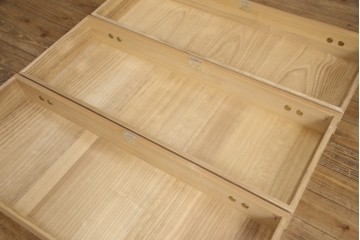 中古　美品　最高級　桐の松山(松山家具)　抜群の収納力!明るい木色と金色の金具が気品を漂わせる大阪泉州総桐箪笥　定価約200万円　(R-058783)