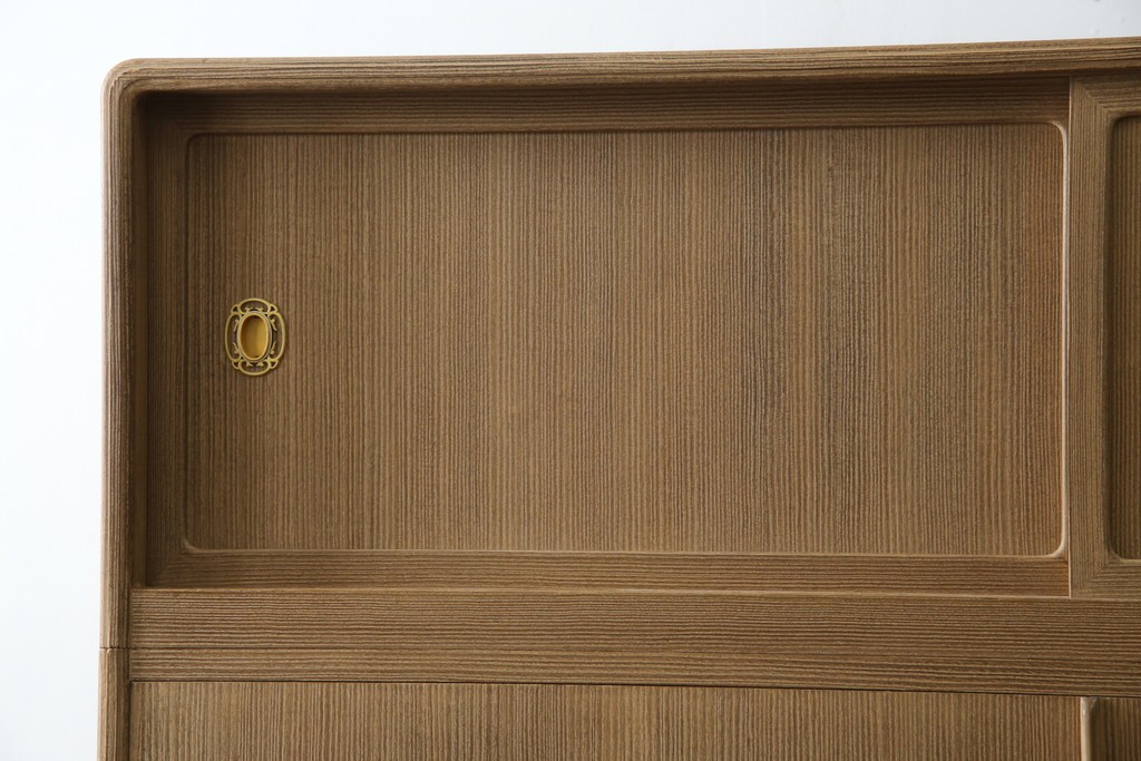 中古　美品　最高級　桐の松山(松山家具)　抜群の収納力!明るい木色と金色の金具が気品を漂わせる大阪泉州総桐箪笥　定価約200万円　(R-058783)