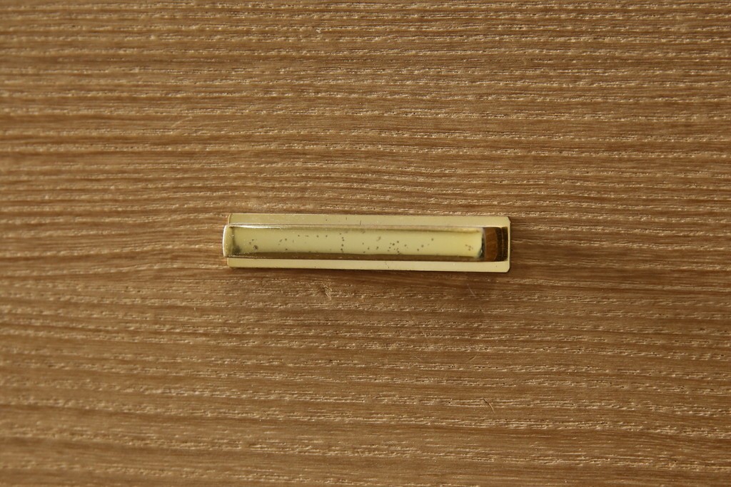 中古　美品　最高級　桐の松山(松山家具)　抜群の収納力!明るい木色と金色の金具が気品を漂わせる大阪泉州総桐箪笥　定価約200万円　(R-058783)