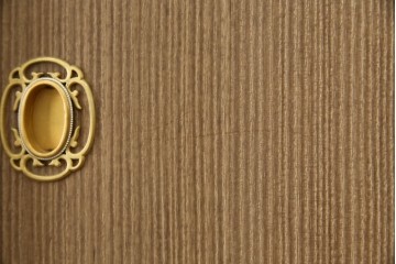 中古　美品　最高級　桐の松山(松山家具)　抜群の収納力!明るい木色と金色の金具が気品を漂わせる大阪泉州総桐箪笥　定価約200万円　(R-058783)