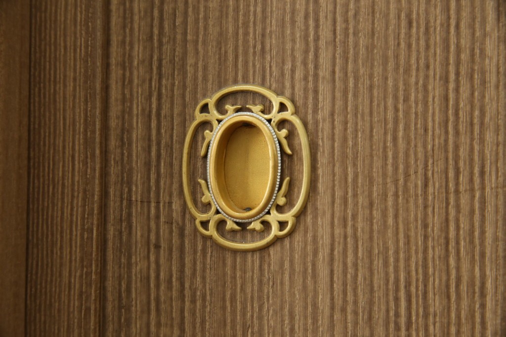 中古　美品　最高級　桐の松山(松山家具)　抜群の収納力!明るい木色と金色の金具が気品を漂わせる大阪泉州総桐箪笥　定価約200万円　(R-058783)