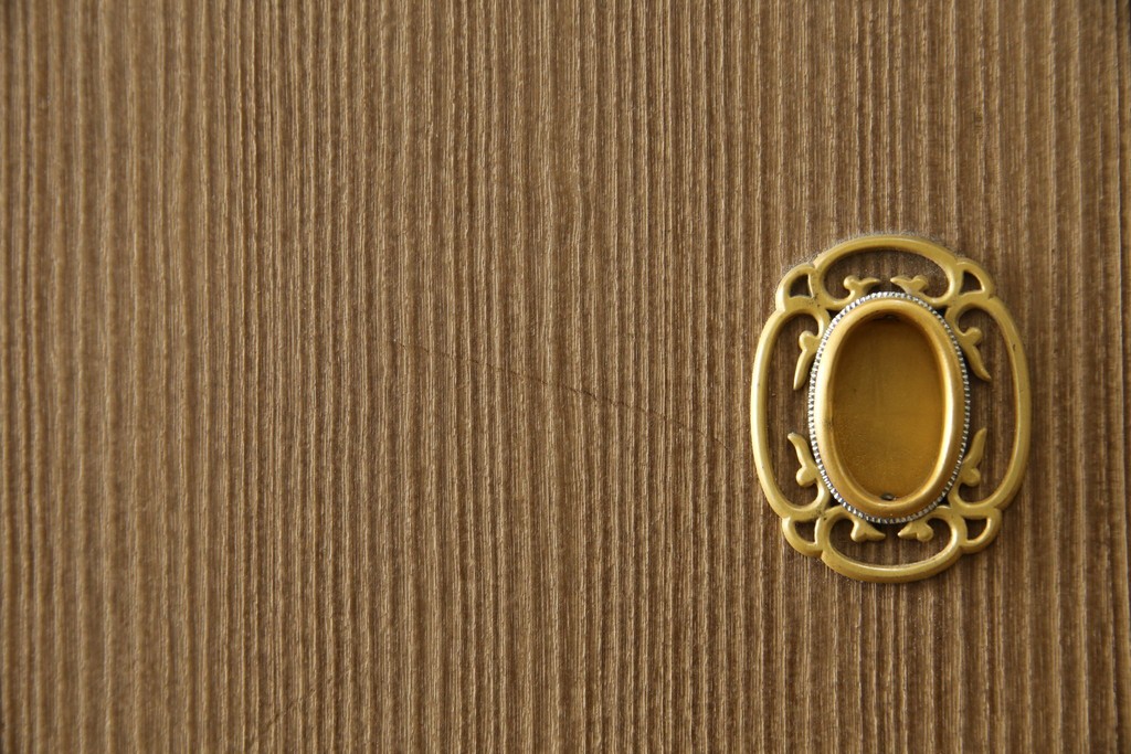 中古　美品　最高級　桐の松山(松山家具)　抜群の収納力!明るい木色と金色の金具が気品を漂わせる大阪泉州総桐箪笥　定価約200万円　(R-058783)