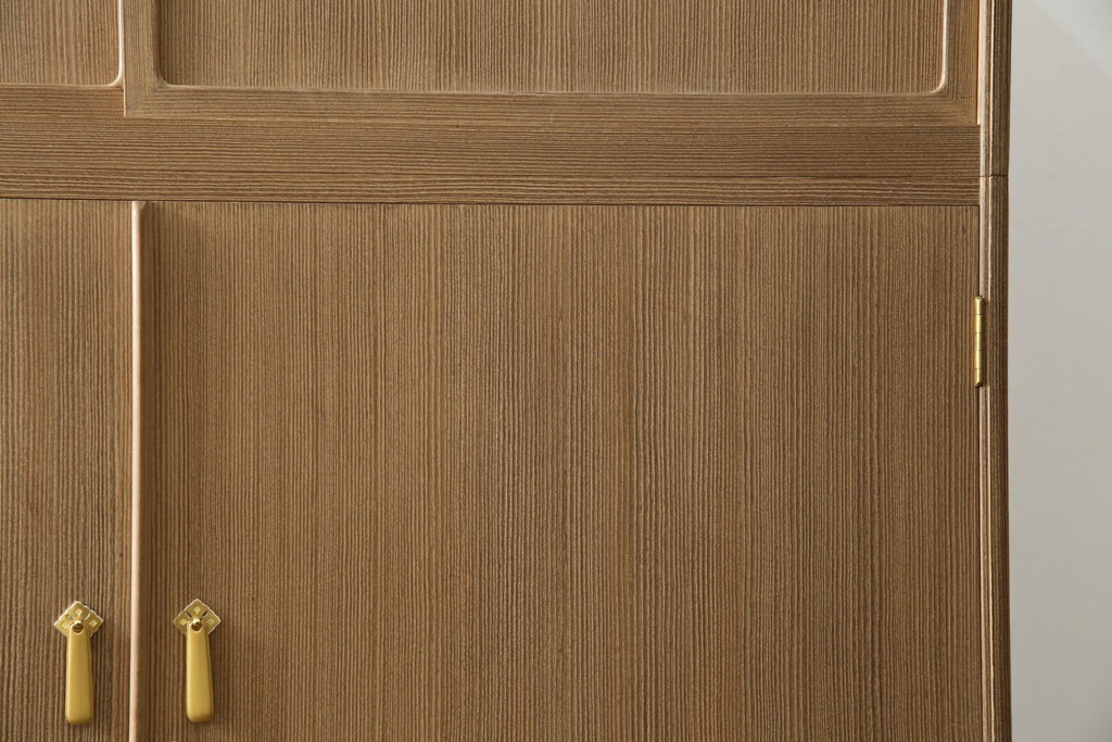 中古　美品　最高級　桐の松山(松山家具)　抜群の収納力!明るい木色と金色の金具が気品を漂わせる大阪泉州総桐箪笥　定価約200万円　(R-058783)