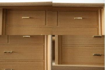 中古　美品　最高級　桐の松山(松山家具)　抜群の収納力!明るい木色と金色の金具が気品を漂わせる大阪泉州総桐箪笥　定価約200万円　(R-058783)