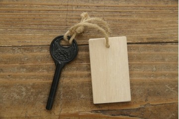 中古　美品　最高級　桐の松山(松山家具)　抜群の収納力!明るい木色と金色の金具が気品を漂わせる大阪泉州総桐箪笥　定価約200万円　(R-058783)