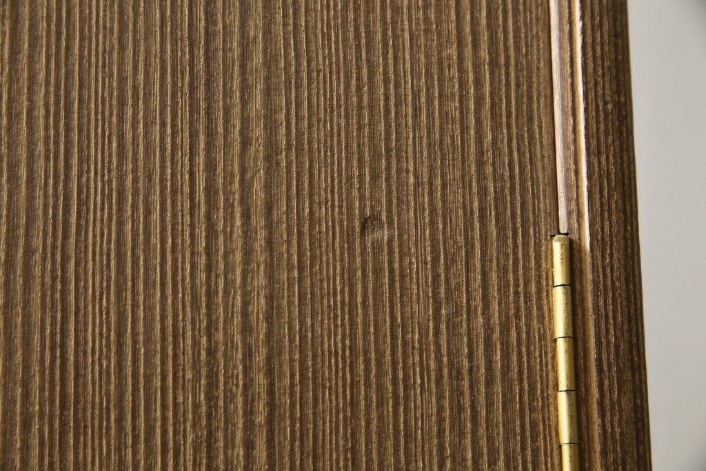 中古　美品　最高級　桐の松山(松山家具)　抜群の収納力!明るい木色と金色の金具が気品を漂わせる大阪泉州総桐箪笥　定価約200万円　(R-058783)