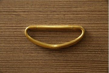 中古　美品　最高級　桐の松山(松山家具)　抜群の収納力!明るい木色と金色の金具が気品を漂わせる大阪泉州総桐箪笥　定価約200万円　(R-058783)