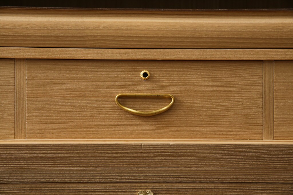 中古　美品　最高級　桐の松山(松山家具)　抜群の収納力!明るい木色と金色の金具が気品を漂わせる大阪泉州総桐箪笥　定価約200万円　(R-058783)