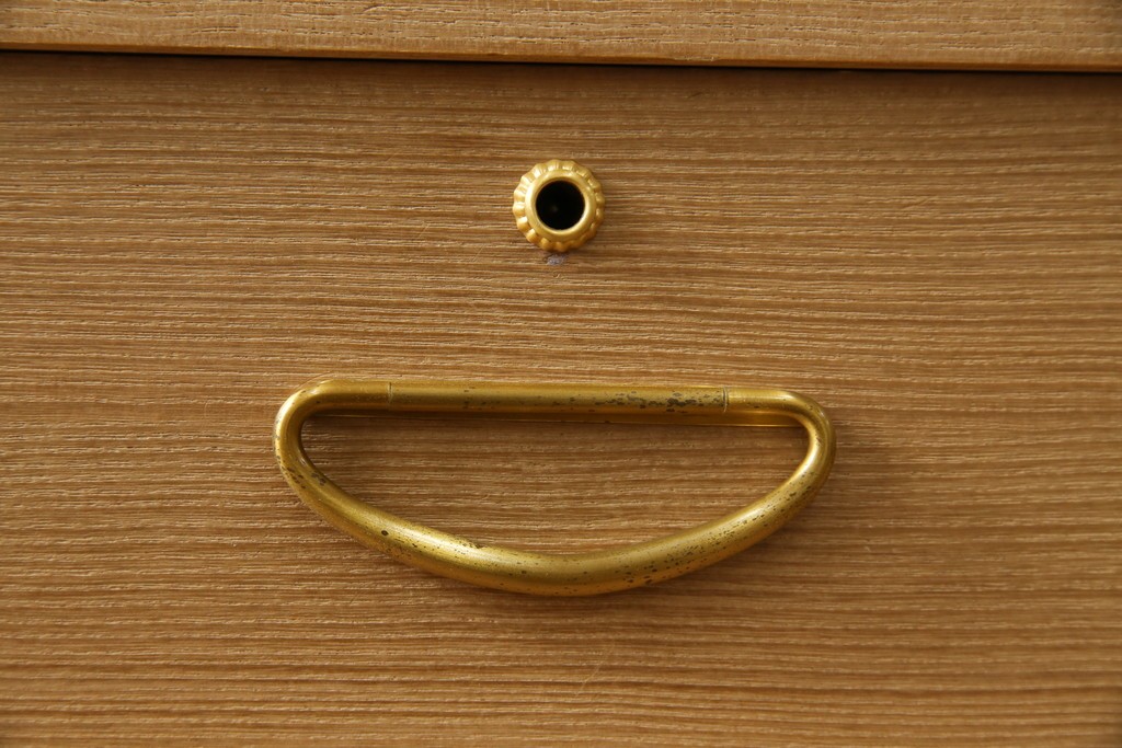 中古　美品　最高級　桐の松山(松山家具)　抜群の収納力!明るい木色と金色の金具が気品を漂わせる大阪泉州総桐箪笥　定価約200万円　(R-058783)