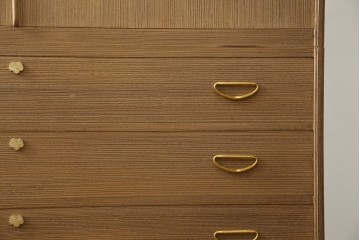 中古　美品　最高級　桐の松山(松山家具)　抜群の収納力!明るい木色と金色の金具が気品を漂わせる大阪泉州総桐箪笥　定価約200万円　(R-058783)