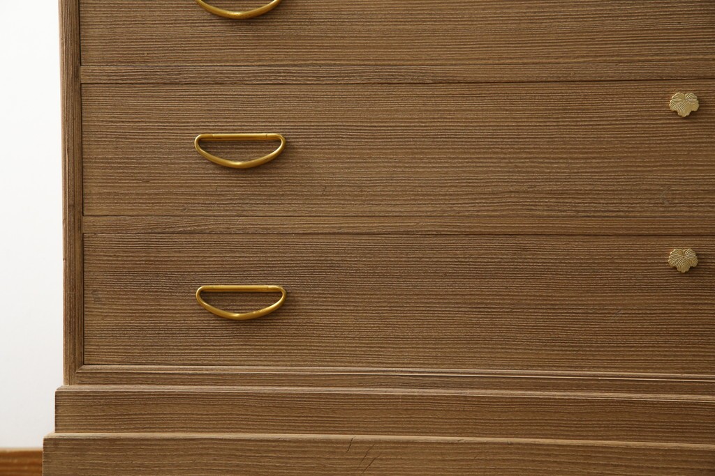 中古　美品　最高級　桐の松山(松山家具)　抜群の収納力!明るい木色と金色の金具が気品を漂わせる大阪泉州総桐箪笥　定価約200万円　(R-058783)