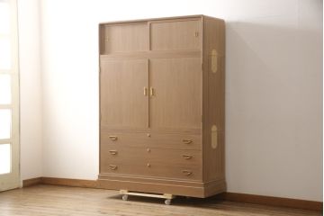 中古　美品　最高級　桐の松山(松山家具)　抜群の収納力!明るい木色と金色の金具が気品を漂わせる大阪泉州総桐箪笥(定価約200万円)(並厚、総桐たんす、着物箪笥、衣装箪笥、整理タンス、和タンス)(R-058783)