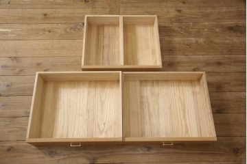 中古　美品　最高級　桐の松山(松山家具)　抜群の収納力!明るい木色と金色の金具が気品を漂わせる大阪泉州総桐箪笥(定価約200万円)(並厚、総桐たんす、着物箪笥、衣装箪笥、整理タンス、和タンス)(R-058783)
