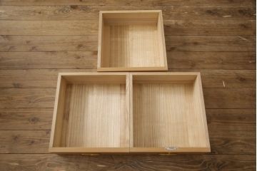 中古　美品　最高級　桐の松山(松山家具)　抜群の収納力!明るい木色と金色の金具が気品を漂わせる大阪泉州総桐箪笥(定価約200万円)(並厚、総桐たんす、着物箪笥、衣装箪笥、整理タンス、和タンス)(R-058783)