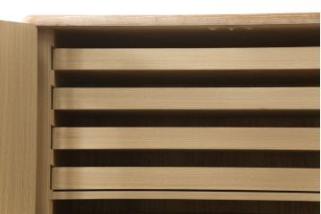 中古　宮内庁御用達桐匠　新井昇　上品な梅模様が金具を飾る桐箪笥(胴厚、四方丸、桐たんす、和タンス、収納箪笥、着物箪笥)(R-058784)