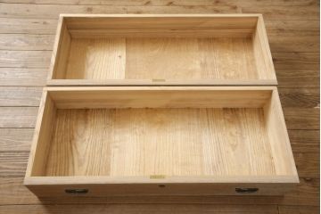 中古　宮内庁御用達桐匠　新井昇　上品な梅模様が金具を飾る桐箪笥(胴厚、四方丸、桐たんす、和タンス、収納箪笥、着物箪笥)(R-058784)