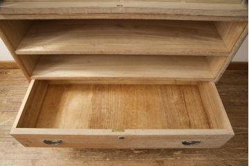 中古　宮内庁御用達桐匠　新井昇　上品な梅模様が金具を飾る桐箪笥(胴厚、四方丸、桐たんす、和タンス、収納箪笥、着物箪笥)(R-058784)