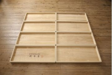 中古　宮内庁御用達桐匠　新井昇　上品な梅模様が金具を飾る桐箪笥(胴厚、四方丸、桐たんす、和タンス、収納箪笥、着物箪笥)(R-058784)