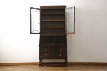 イギリスアンティーク　美品　Lloyd's Antiques(ロイズ・アンティークス)取り扱い　オーク材　ステンドグラス入り　クラシカルな佇まいが美しいビューローブックケース(ライティングビューロー、本箱、飾り棚、ワークデスク、在宅ワーク用)(R-058785)
