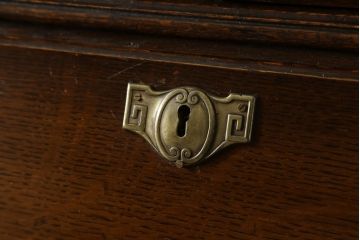 イギリスアンティーク　美品　Lloyd's Antiques(ロイズ・アンティークス)取り扱い　オーク材　ステンドグラス入り　クラシカルな佇まいが美しいビューローブックケース(ライティングビューロー、本箱、飾り棚、ワークデスク、在宅ワーク用)(R-058785)