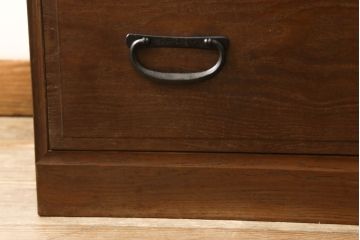 和製アンティーク　前面欅(ケヤキ)材　シンプルで取り入れやすい衣装箪笥(チェスト、時代箪笥、和タンス、引き出し)(R-058787)