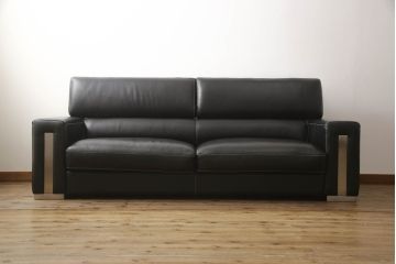 中古　美品　KELVIN GIORMANI (ケルビンジョルマーニ)　最高品質の本革が使われた重厚感あふれる2.5人掛けソファ(レザー、2人掛けソファ、3人掛けソファ、二人掛け、三人掛け)(定価約56万円)(R-058789)