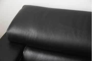 中古　美品　KELVIN GIORMANI (ケルビンジョルマーニ)　最高品質の本革が使われた重厚感あふれる2.5人掛けソファ(レザー、2人掛けソファ、3人掛けソファ、二人掛け、三人掛け)(定価約56万円)(R-058789)