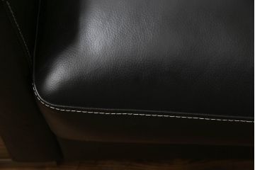 中古　美品　KELVIN GIORMANI (ケルビンジョルマーニ)　最高品質の本革が使われた重厚感あふれる2.5人掛けソファ(レザー、2人掛けソファ、3人掛けソファ、二人掛け、三人掛け)(定価約56万円)(R-058789)
